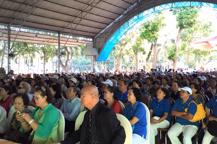 Ngày hội tư vấn dinh dưỡng và chăm sóc sức khỏe do Vinamilk phối hợp với các đơn vị tổ chức đã thu hút hơn 2.100 người cao tuổi ở TP.Hồ Chí Minh.