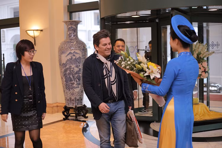 Cùng với các fans đang chờ đợi từng ngày để gặp Thomas, hiện nay, BTC đã chuẩn bị sẵn sàng mọi thứ để có một đêm nhạc tuyệt vời nhất với Modern Talking. Toàn bộ hệ thống âm thanh, ánh sáng sẽ được điều phối bởi các chuyên gia kỹ thuật hàng đầu nước Đức. Lần đầu tiên tại Việt Nam, một ban nhạc được set up 4 bàn mixer với cùng một chỉ số kỹ thuật, khi cần chỉ mất 40 giây để chuyển đổi.