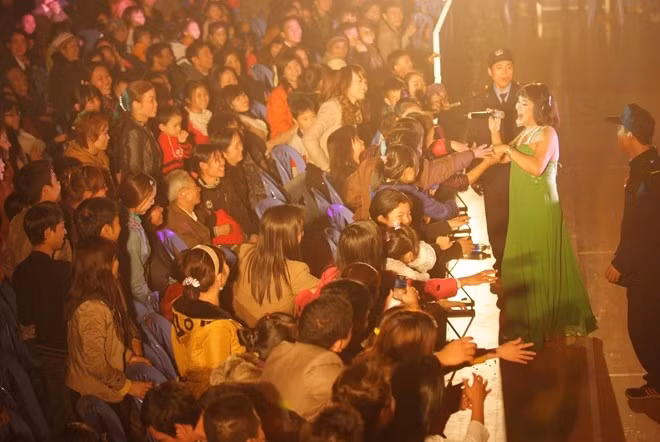 Nghe si hai mien Bac phan phao phat ngon cua Thanh Trung-Hinh-2