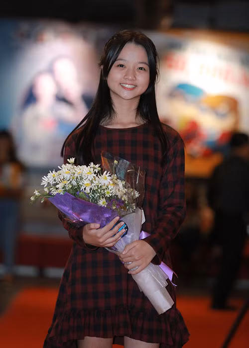 Diễn viên "Tôi thấy hoa vàng trên cỏ xanh" ngày càng trưởng thành thấy rõ.