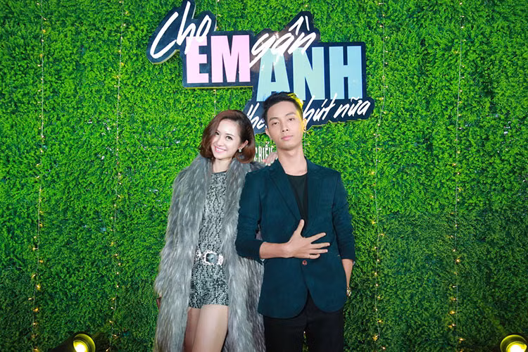 Tại sự kiện, bộ đôi diễn viên trẻ Jun Vũ và Đình Hiếu nhận được nhiều sự quan tâm của khán giả. Trong phim, Jun Vũ vào vai Rin - một cô gái mạnh mẽ, dám nghĩ dám làm, yêu hết mình, là một đứa con ngoan của ba mẹ, người chị yêu thương em gái hết mực. Đây cũng là vai diễn đầy thử thách cho Jun Vũ khi cô phải diễn tả nhiều cung bậc cảm xúc.