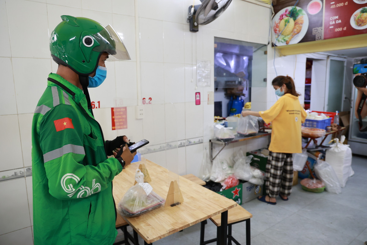 Quan hang do mat mong mo cua lai, shipper kiem 2 tieng bang cho khach ca ngay-Hinh-2