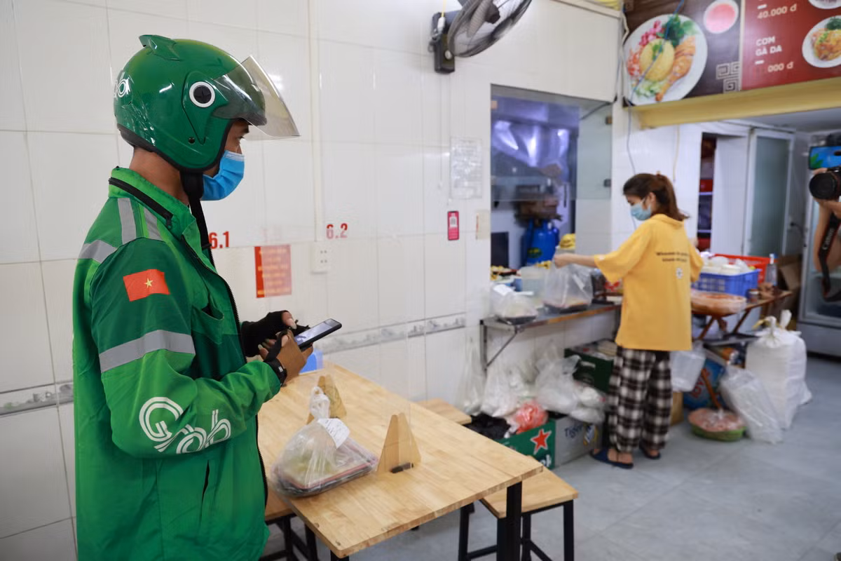 Quan hang do mat mong mo cua lai, shipper kiem 2 tieng bang cho khach ca ngay-Hinh-2