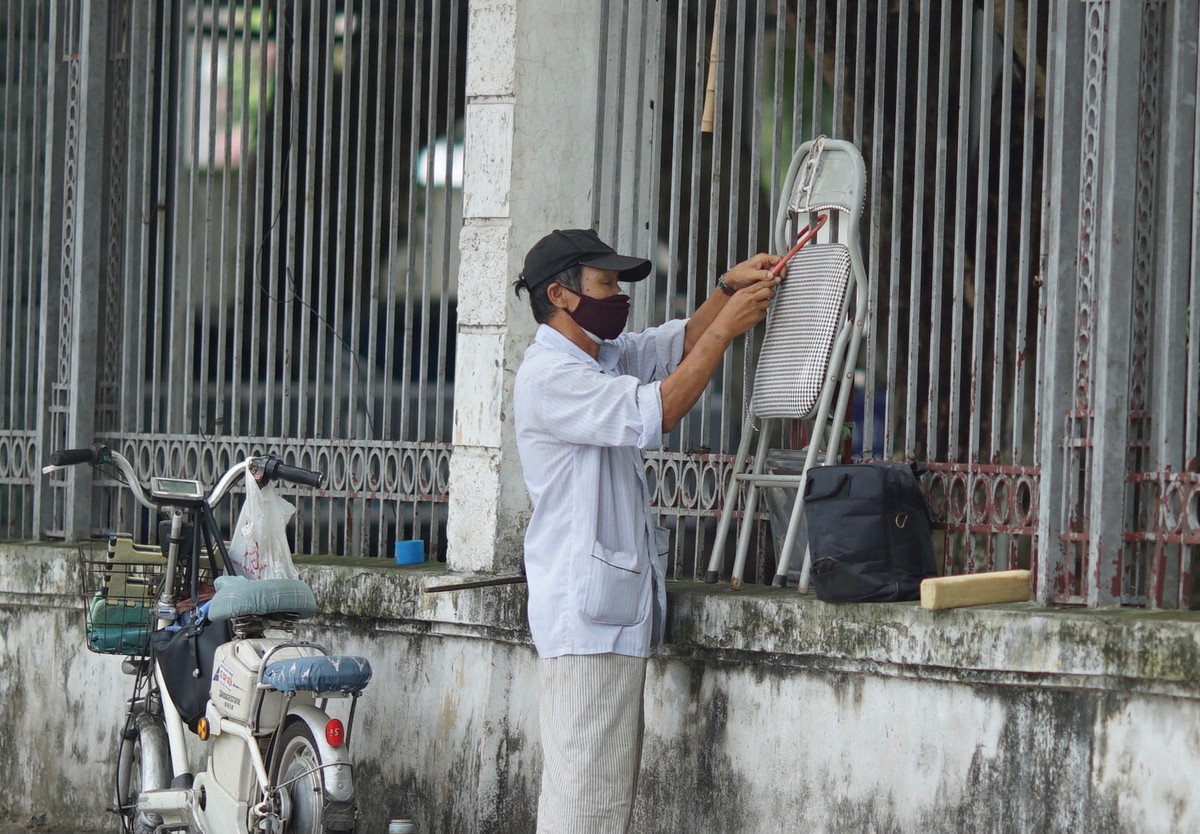 Trung tâm Kiểm soát dịch bệnh Hà Nội cho biết đang kiểm soát tốt dịch bệnh nên sẽ đề xuất với UBND TP Hà Nội mở lại một số hoạt động kinh doanh trong đó có quán ăn, tiệm cắt tóc có cửa hàng và thể dục thể thao.