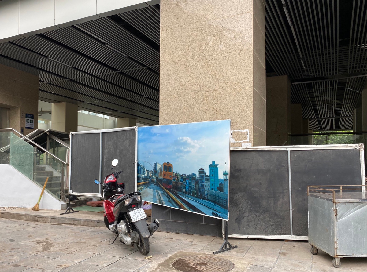 Một số góc còn bị quây lại thành không gian riêng, chiếm dụng làm nơi để đồ kinh doanh.