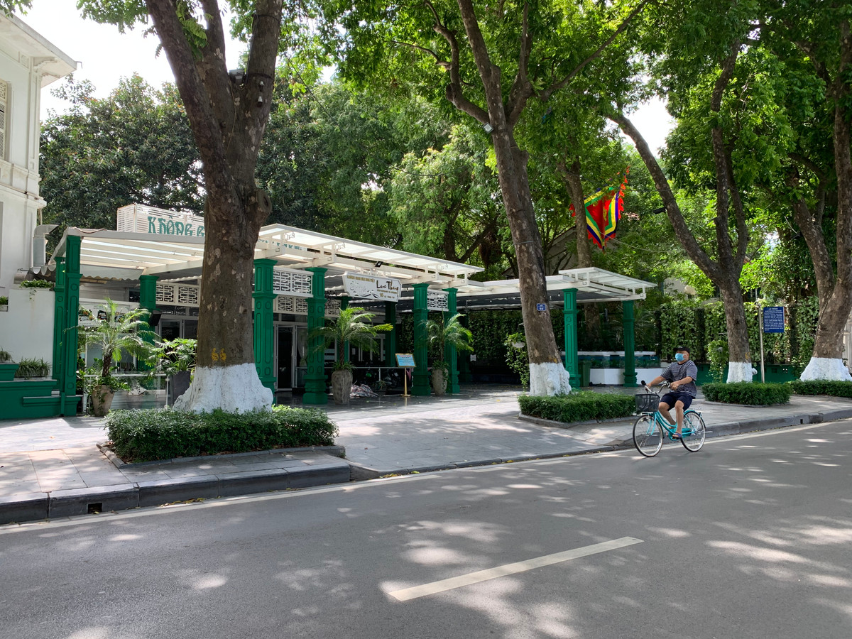 Dat vang Ha Noi “dap chieu”... hoang hoa mua dich COVID-19