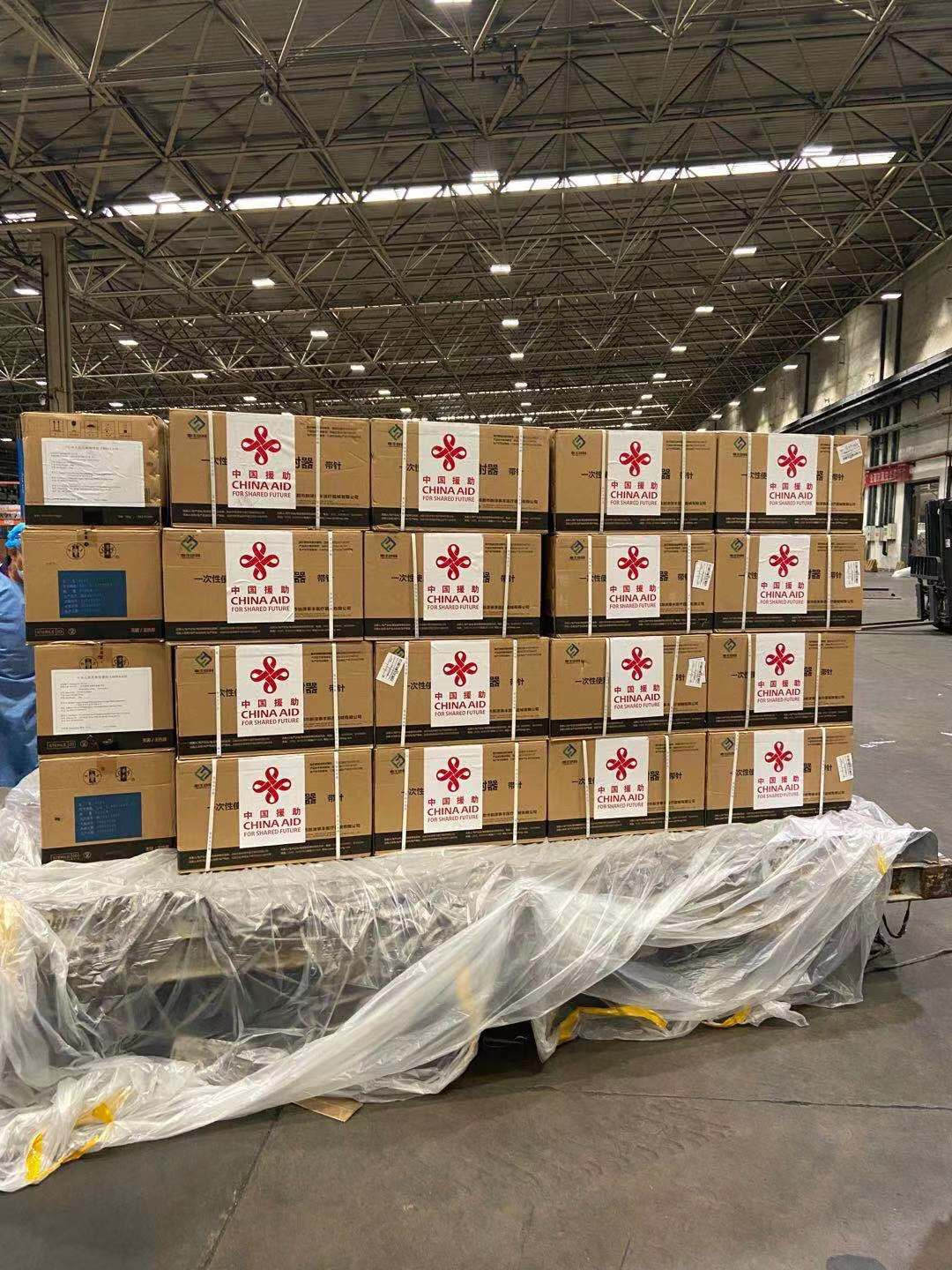 Chiều nay (20/6), 500.000 liều vaccine COVID-19 từ Bắc Kinh đã về Hà Nội, trên chuyến bay số hiệu VN1 hạ cánh lúc 15h10. Đây là số vaccine do Trung Quốc hỗ trợ cho Việt Nam để phòng chống đại dịch COVID-19.