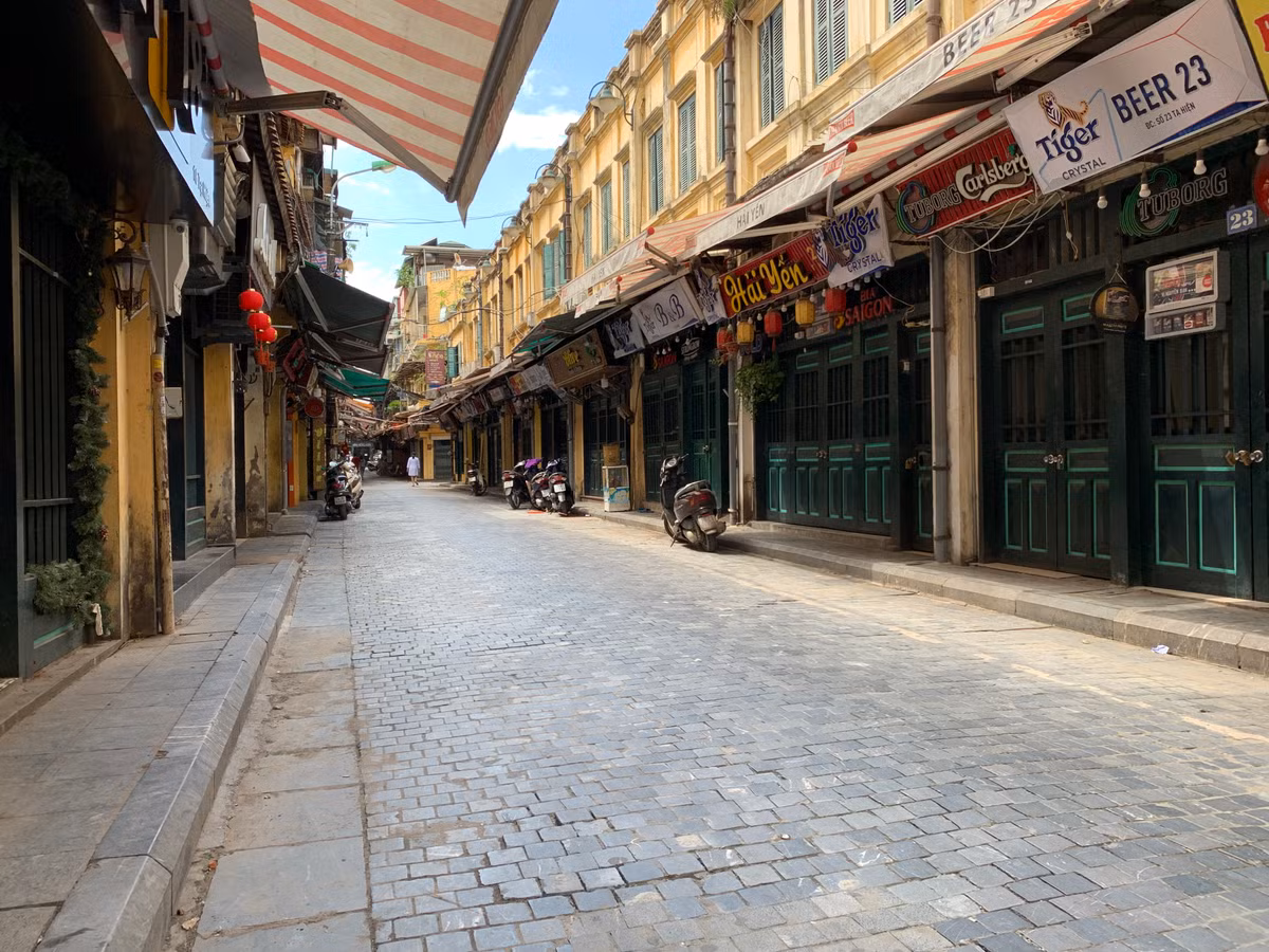 Nha hang, ca phe, tiem cat toc... duoc mo lai sau de xuat cua CDC Ha Noi?