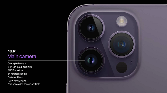 Các bài đánh giá cũng nhấn mạnh vào camera được nâng cấp của iPhone 14 Pro. David Phelan, cộng tác viên của Forbes, khen ngợi sự nổi bật của camera, giúp xoay sở dễ dàng trong điều kiện ánh sáng yếu và tuyệt đẹp trong các điều kiện khả quan hơn. Còn theo Low của Engadget, camera iPhone 14 Pro chỉ cải tiến chút ít so với iPhone 13 Pro.