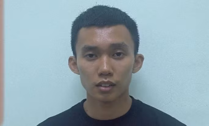  Khó tin với thủ đoạn lừa đảo 4 tỉ đồng của nam thanh niên: Ngày 29/9, Phòng An ninh mạng Công an tỉnh Bình Dương cùng với Công an huyện Bàu Bàng đã bắt giữ Nguyễn Đăng Hoà (24 tuổi, quê ở Quảng Nam) về hành vi lừa đảo chiếm đoạt tài sản. Tháng 1/2022, anh H. (ngụ huyện Bàu Bàng) trình báo bị đối tượng Hoà lừa tiền. Cụ thể, anh H. đã chuyển tiền cho Hoà để mua 1 chiếc xe máy, nhưng vừa chuyển tiền xong anh liền bị đối tượng cắt đứt liên lạc. Làm việc với công an, Hòa khai từ cuối năm 2021 đã lên mạng xã hội lập nhiều tài khoản rồi giả rao bán xe với giá rẻ để lừa đảo. Với thủ đoạn này, Hòa đã thực hiện trót lọt 6 vụ chiếm đoạt tài sản trên địa bàn tỉnh Bình Dương, với số tiền hơn 146 triệu đồng. Còn trên địa bàn nhiều tỉnh thành khác, tổng số tiền Hòa chiếm đoạt khoảng 4 tỉ đồng.