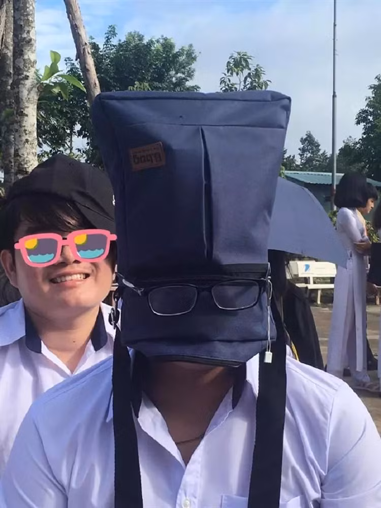 Thủ thuật ngụy trang ngủ mà không sợ bị phát hiện. >>> Mời độc giả xem thêm video Khai giảng năm học mới 2021 - 2022: Một năm học đầy thách thức: