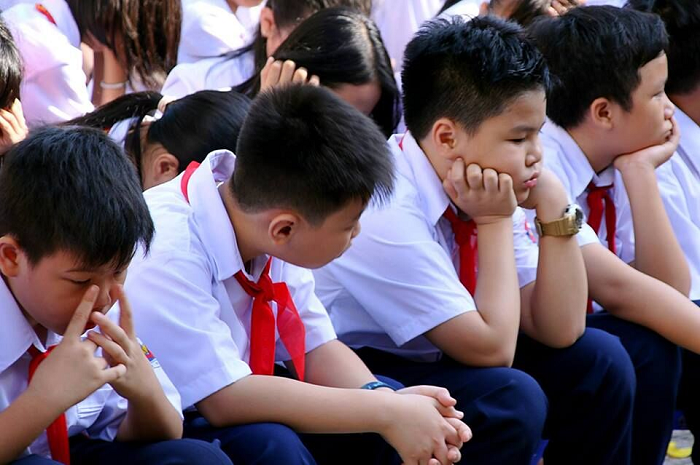 Đối với các anh chị lớn hơn, ngày khai giảng là ngày quay lại trường sau kì nghỉ hè dài nên không tránh khỏi có chút uể oải.