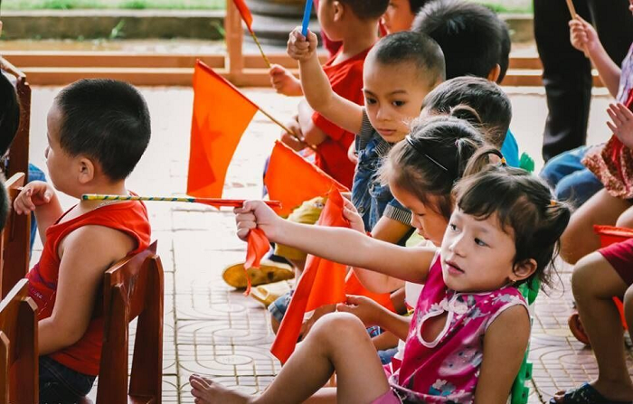 Hóa ra cờ đỏ còn có thể cẩm theo cách này.