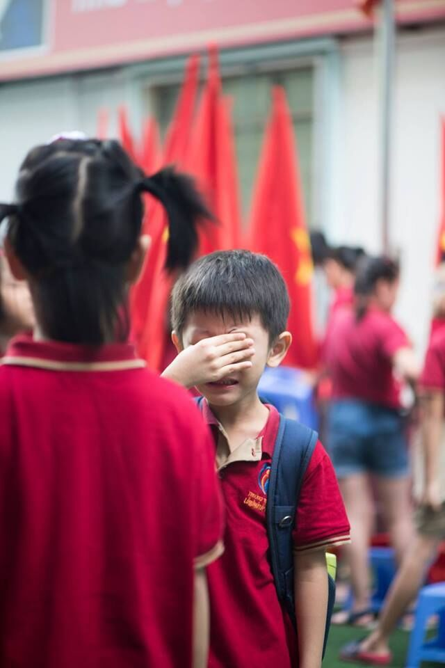 Ngày đầu tiên đi học cũng là ngày "đầy nước mắt".