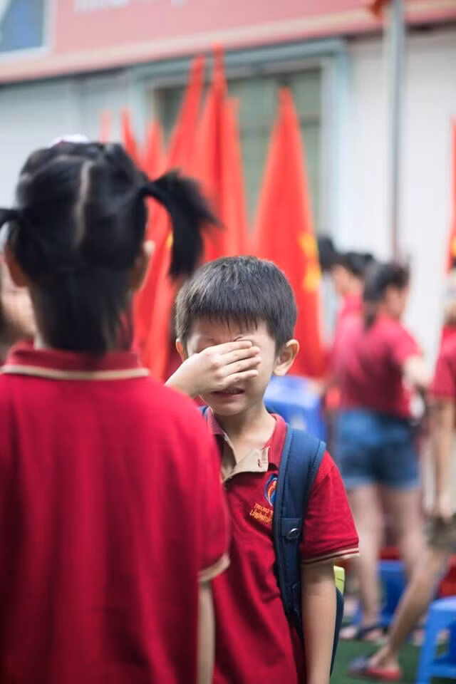 Ngày đầu tiên đi học cũng là ngày "đầy nước mắt".