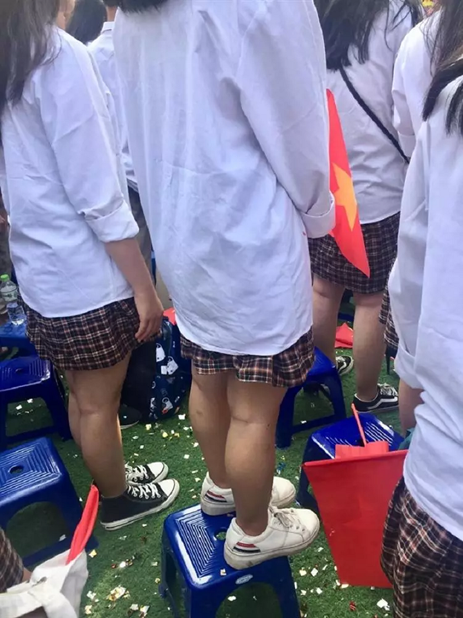 Khi bạn lùn nhưng lại muốn cao bằng bạn bằng bè.