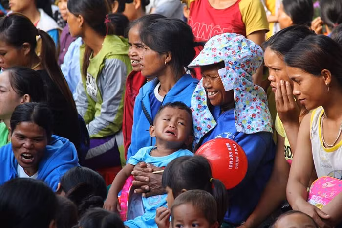 Làm quen với môi trường mới, với các bé là điều không hề đơn giản.