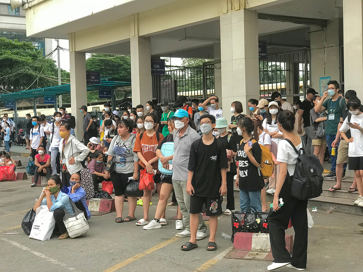 Tại bến xe Mỹ Đình, không xảy ra hiện tượng chen lấn xô đấy như mọi năm.