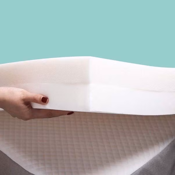  5. Nệm foam hoạt tính: Nếu nệm, gối, đi văng, sofa hoặc bất cứ thứ gì của bạn mang chứa foam hoạt tính, hay còn gọi là “đệm nhớ” do khả năng trở lại hình dạng ban sơ sau lúc sử dụng, thì bạn mang thể cảm ơn NASA. 