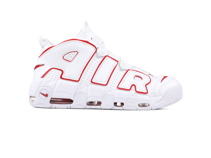 Quá trình đúc cao su cứng của giày thể thao được thực hiện thông qua công nghệ "đúc cao su thổi", một quy trình tiên phong tại NASA để sản xuất mũ bảo hiểm. Vật liệu hấp thụ sốc được sử dụng trong Nike Air đến từ kỹ sư Frank Rudy của NASA.