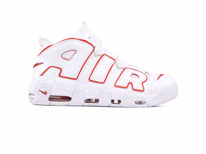 Quá trình đúc cao su cứng của giày thể thao được thực hiện thông qua công nghệ "đúc cao su thổi", một quy trình tiên phong tại NASA để sản xuất mũ bảo hiểm. Vật liệu hấp thụ sốc được sử dụng trong Nike Air đến từ kỹ sư Frank Rudy của NASA.