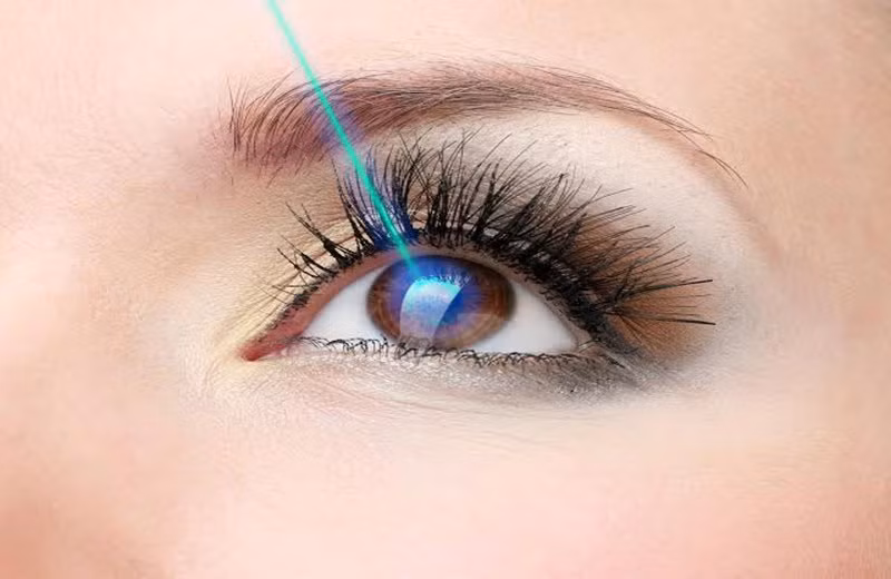  6. Phẫu thuật LASIK: Trong một nỗ lực để xác định việc thiếu trọng lực tác động tới chuyển động của mắt như thế nào, NASA đã tiến hành một loạt thí nghiệm trên Trạm Vũ trụ Quốc tế vào giữa những năm 2000. 