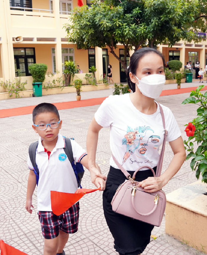 Một vài hình ảnh lễ khai giảng chào mừng năm học mới 2022 - 2023 được phóng viên Khoa học &amp; Đời sống ghi lại tại trường Tiểu học Quang Trung, Đống Đa, Hà Nội. 