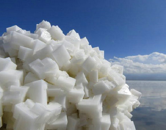 Có trữ lượng khoảng 60 tỷ tấn tài nguyên muối, hồ muối Chaerhan là hồ muối lớn nhất ở Trung Quốc, có thể cung cấp trữ lượng muối cho 6 tỷ người trong vòng 1.000 năm, thậm chí lâu hơn nữa. (Ảnh: Travelmag) 