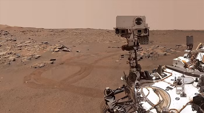 Sao Hỏa hiện là hành tinh duy nhất trong hệ mặt trời có robot cư trú. Hiện tại có 5 tàu thám hiểm trên bề mặt sao Hỏa. Nhân loại hiện không có robot trên hành tinh nào khác, biến sao Hỏa trở thành hành tinh của robot.