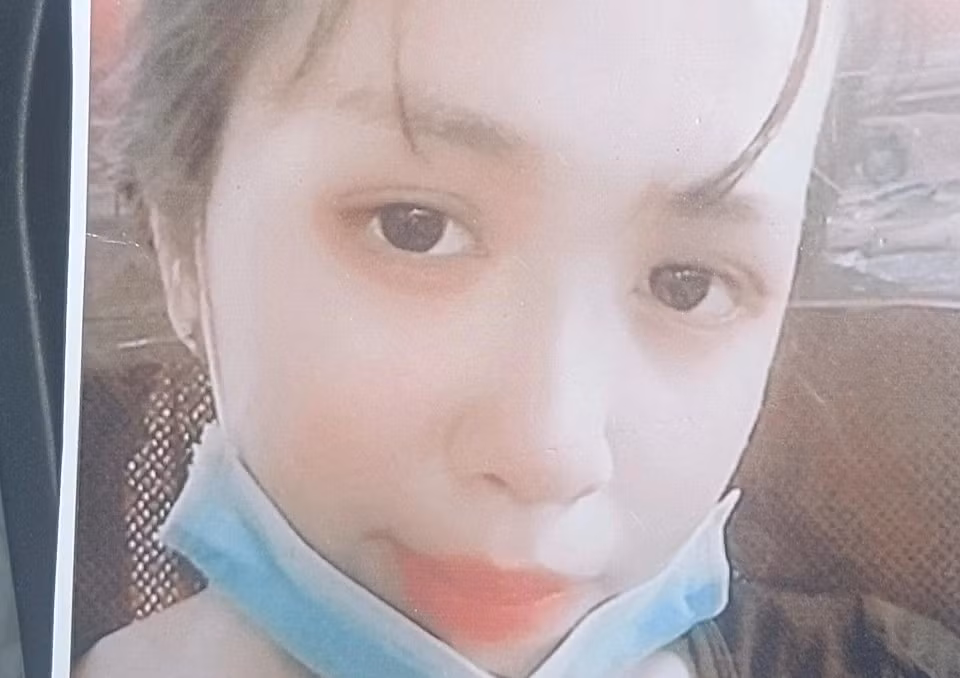  Cô bé 13 tuổi lên xe máy đi theo người lạ nhiều ngày chưa về nhà: Ngày 21/9, anh Trương Văn Tuấn Lớn (44 tuổi, ngụ TP Thủ Đức) cho biết gia đình đang tìm kiếm cháu Trương Thị Tuyết Mai (13 tuổi) mất tích 4 ngày nay. Được biết, tối 17/9, trong lúc phụ mẹ bán hàng tại chợ đầu mối nông sản Thủ Đức (TP Thủ Đức), Tuyết Mai nói với mẹ là đi vệ sinh nhưng lại đi bộ ra khu vực gần chợ, gặp và trò chuyện với một người đàn ông lạ mặt. Sau đó, cô bé lên xe máy của người này và di chuyển hướng Bình Chiểu về Bình Dương. Hiện, gia đình anh Lớn đã trình báo lên công an TP Thủ Đức.