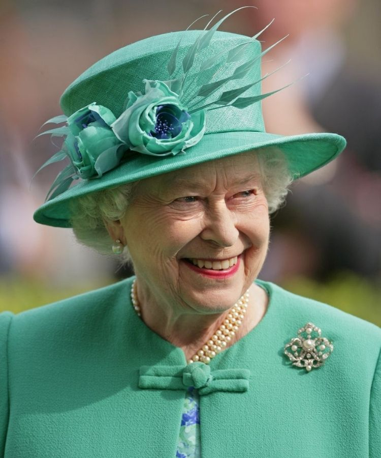 7. “Cũng giống như những gia đình khác, các thành viên trong hoàng gia cũng thường chia sẻ những tính cách lập dị, tính bốc đồng, bướng bỉnh và những bất đồng”. 