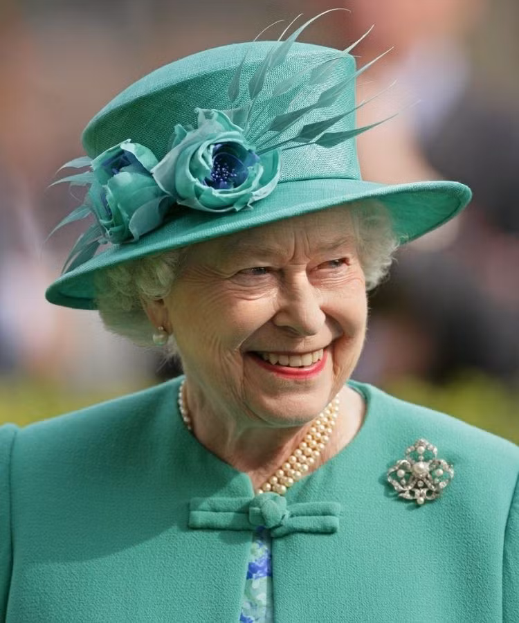 7. “Cũng giống như những gia đình khác, các thành viên trong hoàng gia cũng thường chia sẻ những tính cách lập dị, tính bốc đồng, bướng bỉnh và những bất đồng”. 