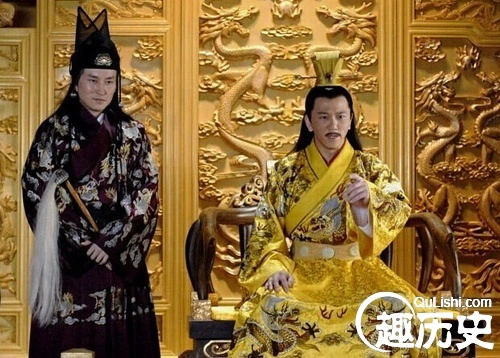 Sau này, hắn lập mưu chống lại Hoàng đế, thành công giết chết vua khi đang trong cơn say, song đến cuối cùng Lưu Khắc Minh cũng không có kết cục tốt đẹp, bị Khu Mật Sứ giết chết.