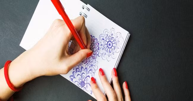  4. Người thuận tay trάi thường rất sάng tᾳo: Những người thuận tay trάi thường cό “mάu nghệ sў” và sάng tᾳo hσn so với những người thuận tay phἀi. DaVinci và Michelangelo là hai vί dụ tiêu biểu cho kết luận này.