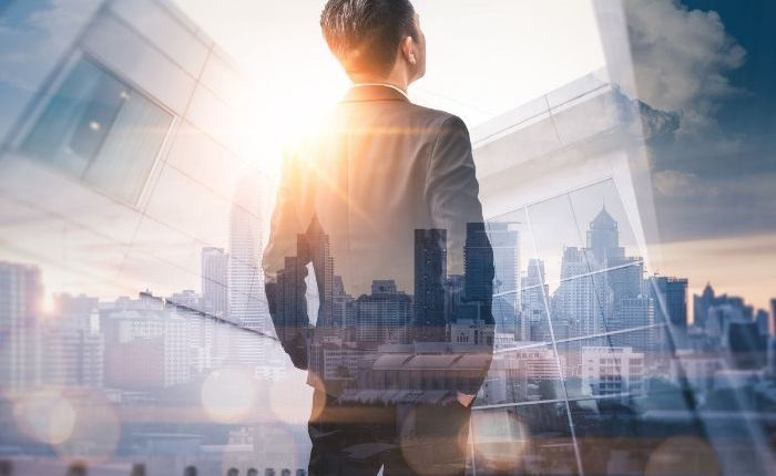  9. Người thuận tay trάi cό tầm nhὶn tốt hσn: Một nhà thần kinh học đᾶ phάt hiện ra rằng tầm nhὶn cὐa những người thuận tay trάi điều chỉnh nhanh hσn khi họ ở dưới nước so với tầm nhὶn cὐa những người thuận tay phἀi.