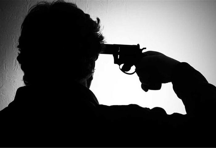 Khi người cháu rời đi Ý, quyền quản lí căn nhà chuyển lại cho William Doggett. Doggett được lệnh phá hủy căn nhà, nhưng nghĩ chủ nhân sẽ không trở lại, hắn quyết định bán đi đồ đạc trong nhà. Khi người chủ trở lại thì căn nhà đã không còn gì, tất cả đều bị bán đi. Doggett quá sợ hãi đến mức tử tự.