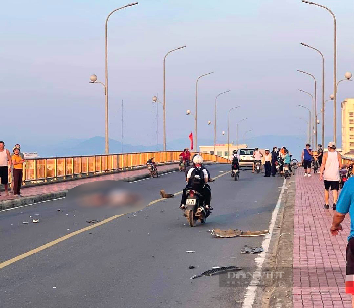 Ô tô tông liên hoàn trên cầu Nhật Lệ, nhiều người bị thương nặng O to tong lien hoan tren cau Nhat Le, nhieu nguoi bi thuong nang