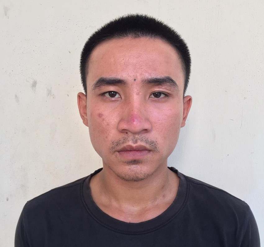  Bắt giữ em gái người yêu vì bị tránh mặt: Sáng 15/9, Công an huyện Tiên Phước đã ra quyết định khởi tố bị can, lệnh bắt tạm giam đối với Nguyễn Văn Quý (25 tuổi, sống tại huyện Tiên Phước) để điều tra về tội bắt, giữ người trái pháp luật. Sáng ngày 18/8, Quý tìm đến nhà chị L. nhưng chỉ có chị C. (em gái chị L.) ở nhà. Quý sau đó đã hành hung và bắt chị C. dẫn đường đến tìm chị L.. Khi đến nơi, Quý xông thẳng vào nhà hành hung chị L.. Khi lực lượng chức năng đến thì Quý đã bỏ trốn. Đến chiều 20/8, Quý đến nhà chị L. để tìm gặp thì bị công an bắt giữ.