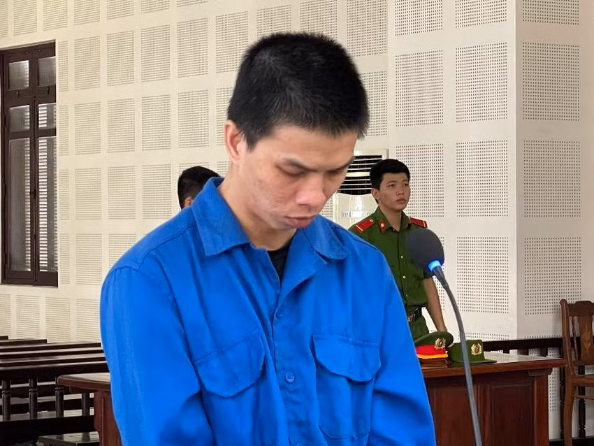 Tin nong 30/9: Nghe du viec nhe luong cao, thieu nu bi ban vao quan karaoke-Hinh-2