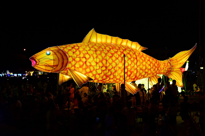 Tất cả sẽ lần lượt được diễu hành qua các tuyến phố ở trung tâm.