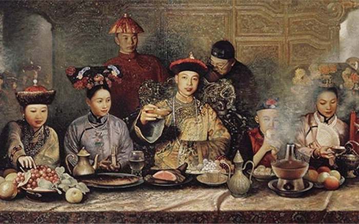 Thức ăn thì nhiều nhưng hoàng đế lại chỉ được ăn có vài gắp, vậy số thức ăn thừa sau mỗi lần ngự thiện sẽ được xử lý như thế nào?