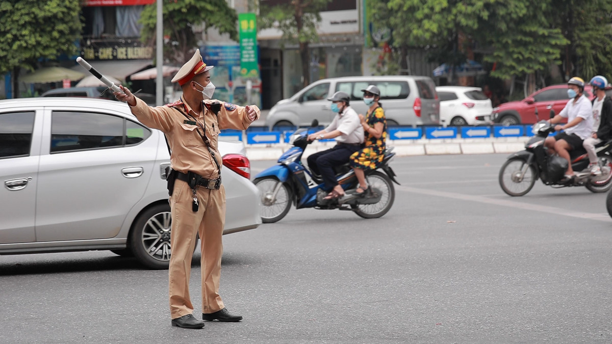 Ghi nhận lúc 17h tại ngã tư Pháp Vân - Giải Phóng.