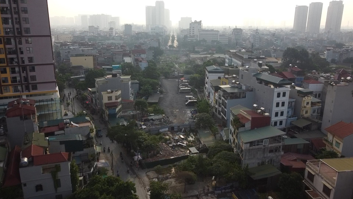 Điểm đầu nối với dự án đường Vành đai 2.5 đoạn Đầm Hồng - Quốc lộ 1A, cách điểm giao cắt với Quốc lộ 1A khoảng 460m, thuộc địa phận quận Hoàng Mai.