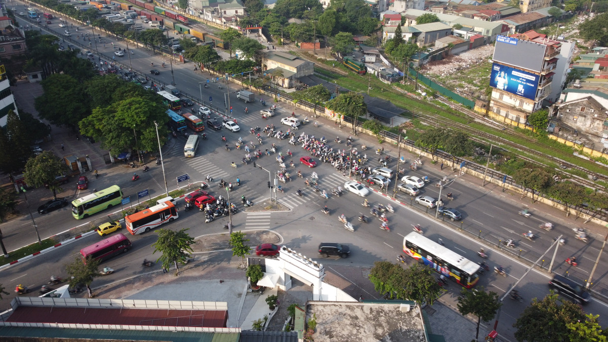 Đồng thời thực hiện song song các nội dung công tác chuẩn bị khác, đặc biệt là đẩy nhanh tiến độ giải phóng mặt bằng để khởi công dự án vào dịp 10/10/2022.