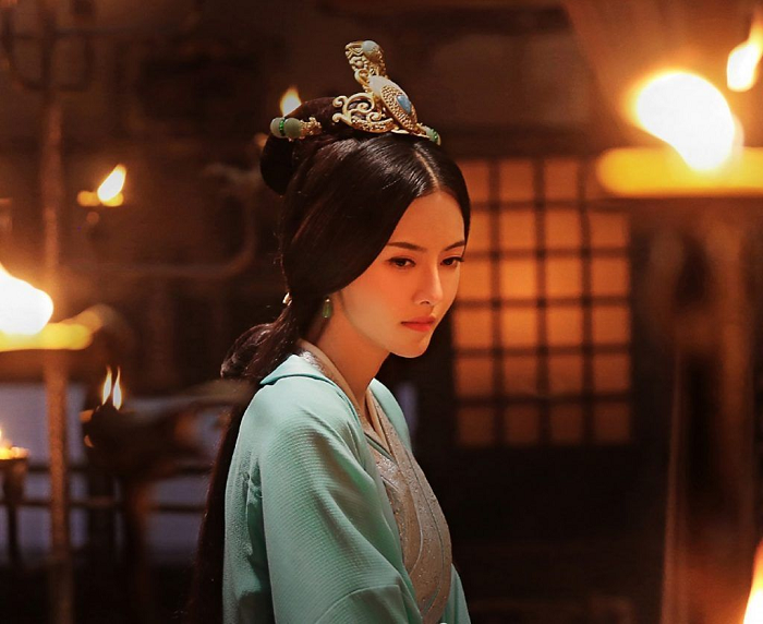 Về cuộc đời của nàng Chân Lạc, sử cũ ghi rằng năm thứ hai sau khi Tào Tháo qua đời, mỹ nhân ấy đã thất sủng và bị Tào Phi ban chết, cuối cùng được an táng tại Nghiệp Thành.