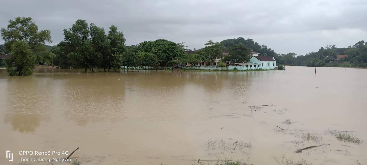 Nghe An: Mua lu lam 7 nguoi chet, xom lang chim trong bien nuoc-Hinh-3