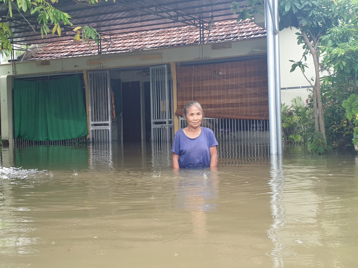Nghe An: Mua lu lam 7 nguoi chet, xom lang chim trong bien nuoc-Hinh-7