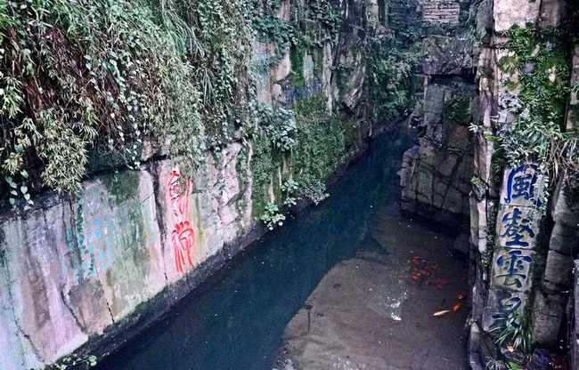 Không chỉ Tần Thủy Hoàng, hàng ngàn năm qua, rất nhiều người có ý định đào mộ Hạp Lư tìm kiếm báu vật đều phải ra về tay trắng.