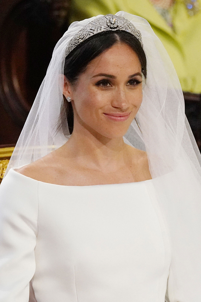 Trong khi Công nương Meghan Markle đội vương miện Diamond Bandeau trong lễ cưới với hoàng tử Harry năm 2018. 