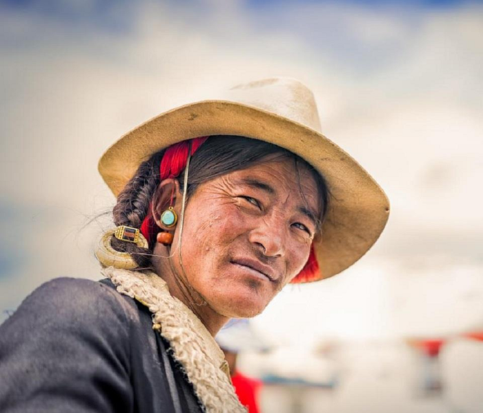 Một phiên bản cổ đại rất giống gene này đã được tìm thấy khi các nhà khoa học tìm được DNA ti thể, chiết xuất từ xương ngón tay cái của một thiếu nữ Denisovans được phát hiện ở dãy núi Altai, Siberia.